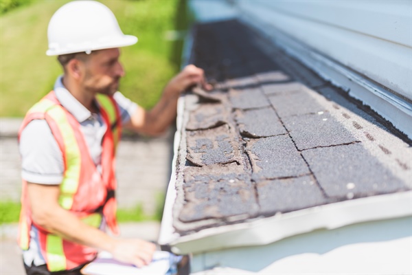 Legal Considerations for Hiring Storm Damage Contractors