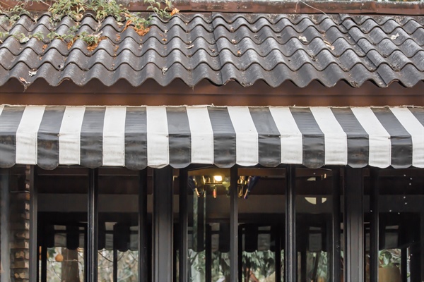 Custom Commercial Roofing: Enhance Your Brand with Twin Cities General Contracting