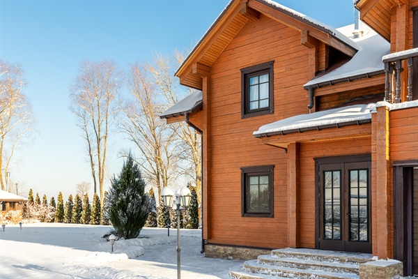 Roof Damage in Twin Cities: Signs and Solutions After Snowstorm